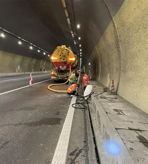 古交隧道排水渠清淤